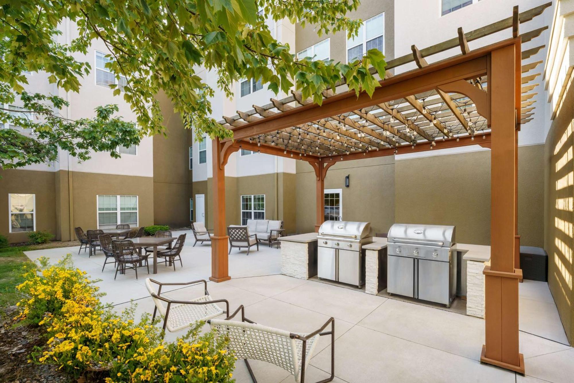 Homewood Suites By Hilton Erie Kearsarge Exterior photo